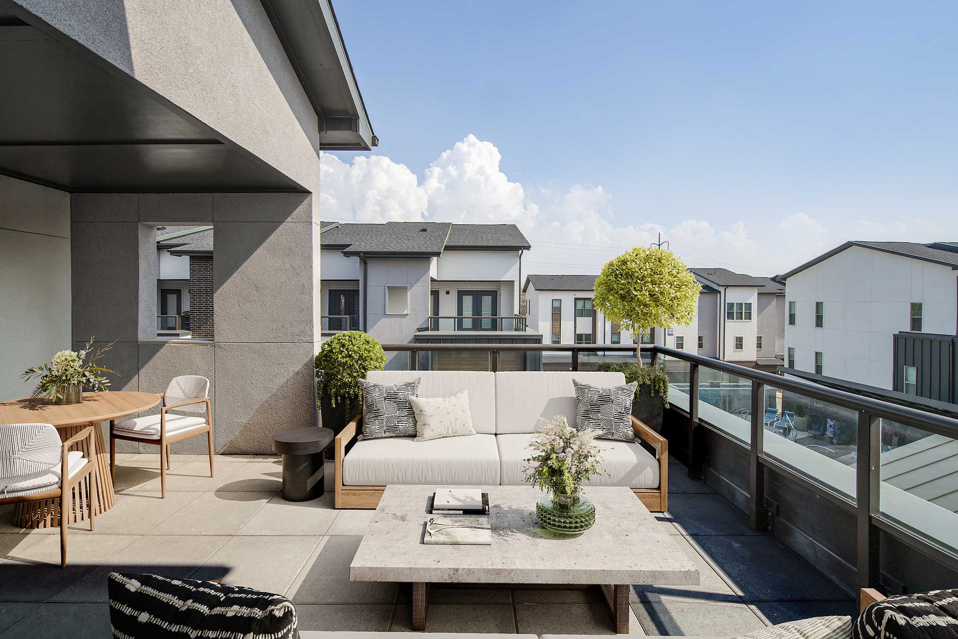 villas-at-fiori_2024_terrace-staged_mm-min